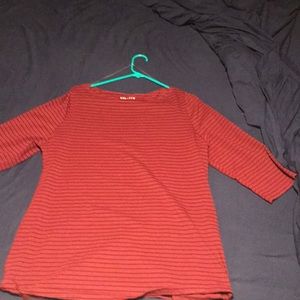 A business casual shirt with sleeves go to elbow